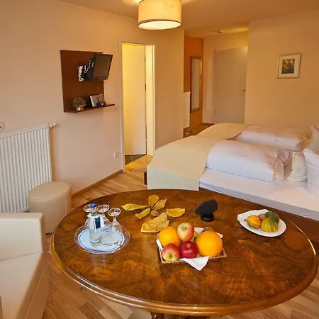 Ferienresidenz Brauneberger Hof An Der Mosel Nahe Bernkastel-kues Aparthotel Brauneberg